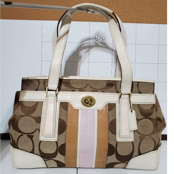 Coach Handbags - Coach Hamptom Carryall Tote